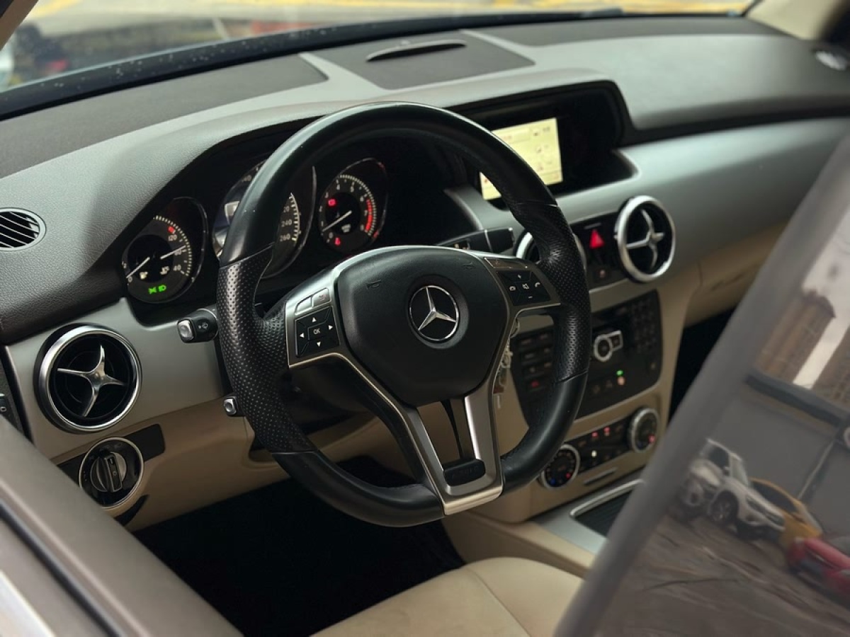 奔馳 奔馳GLK級  2015款 GLK 260 4MATIC 時尚型 極致版圖片