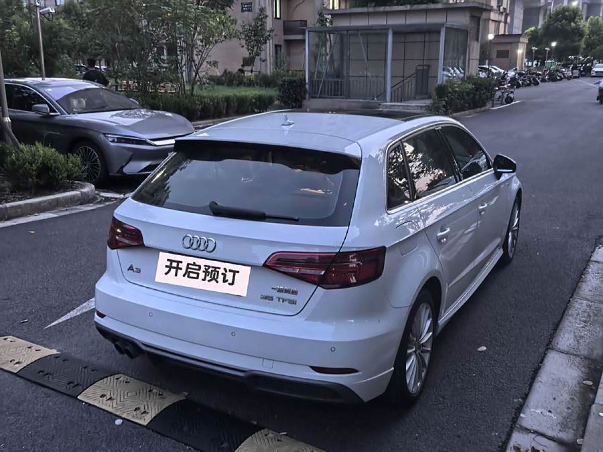 奧迪 奧迪A3  2018款 30周年年型 Sportback 35 TFSI 時(shí)尚型圖片