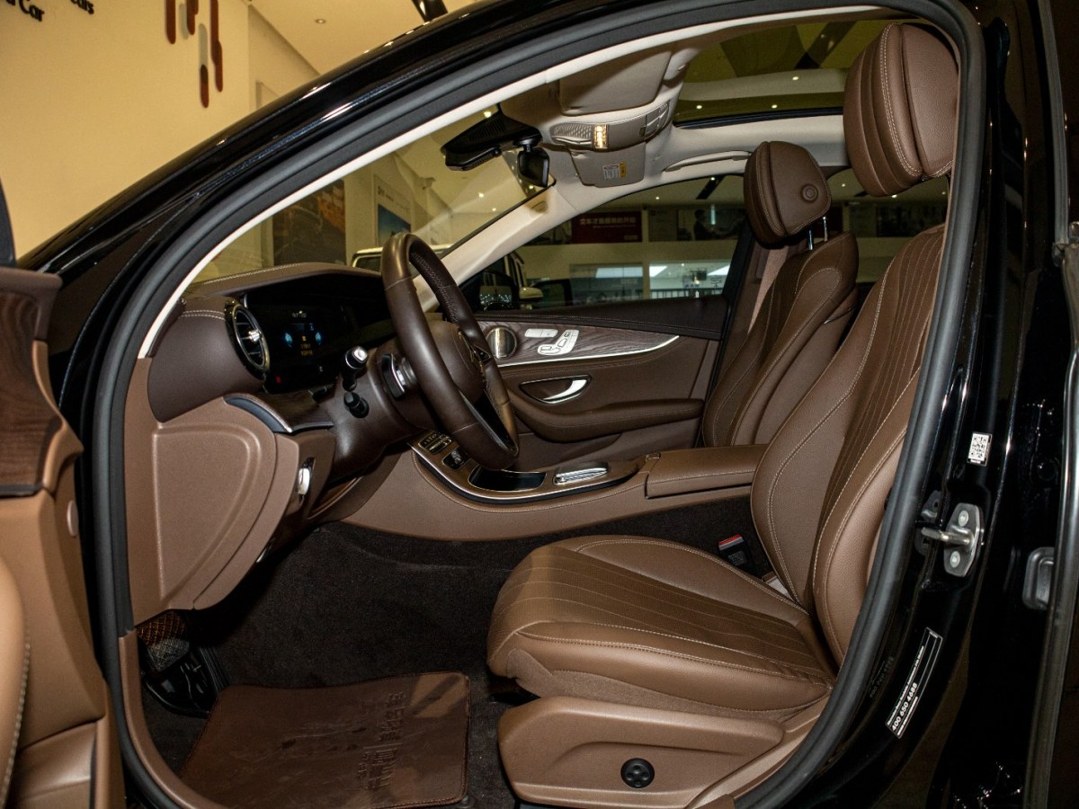 奔驰 奔驰E级  2023款 E 300 L 豪华型图片