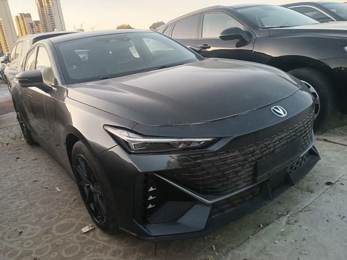 長(zhǎng)安 長(zhǎng)安UNI-V  2022款 1.5T 尊貴型圖片