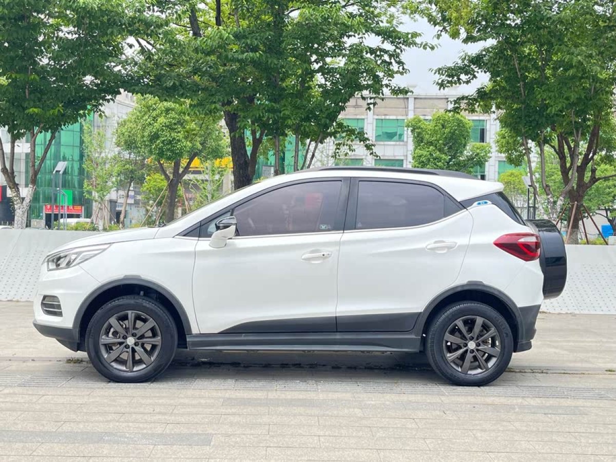 比亞迪 元新能源  2019款 EV360 智聯(lián)領(lǐng)尚型圖片