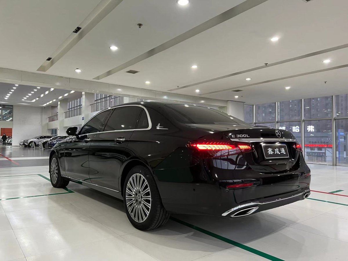 奔馳 奔馳e級 2023款 e 300 l 豪華型圖片