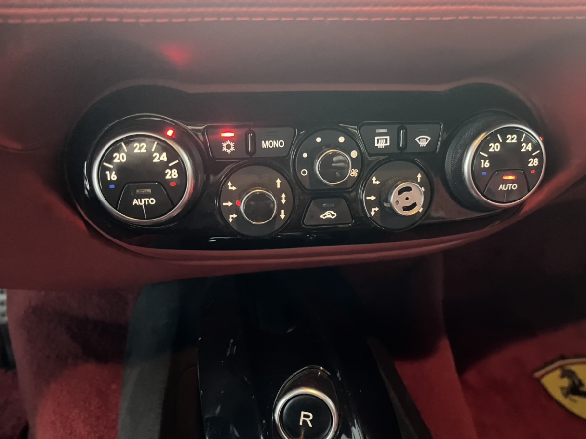 法拉利 F12berlinetta  2013款 6.3L 標準型圖片