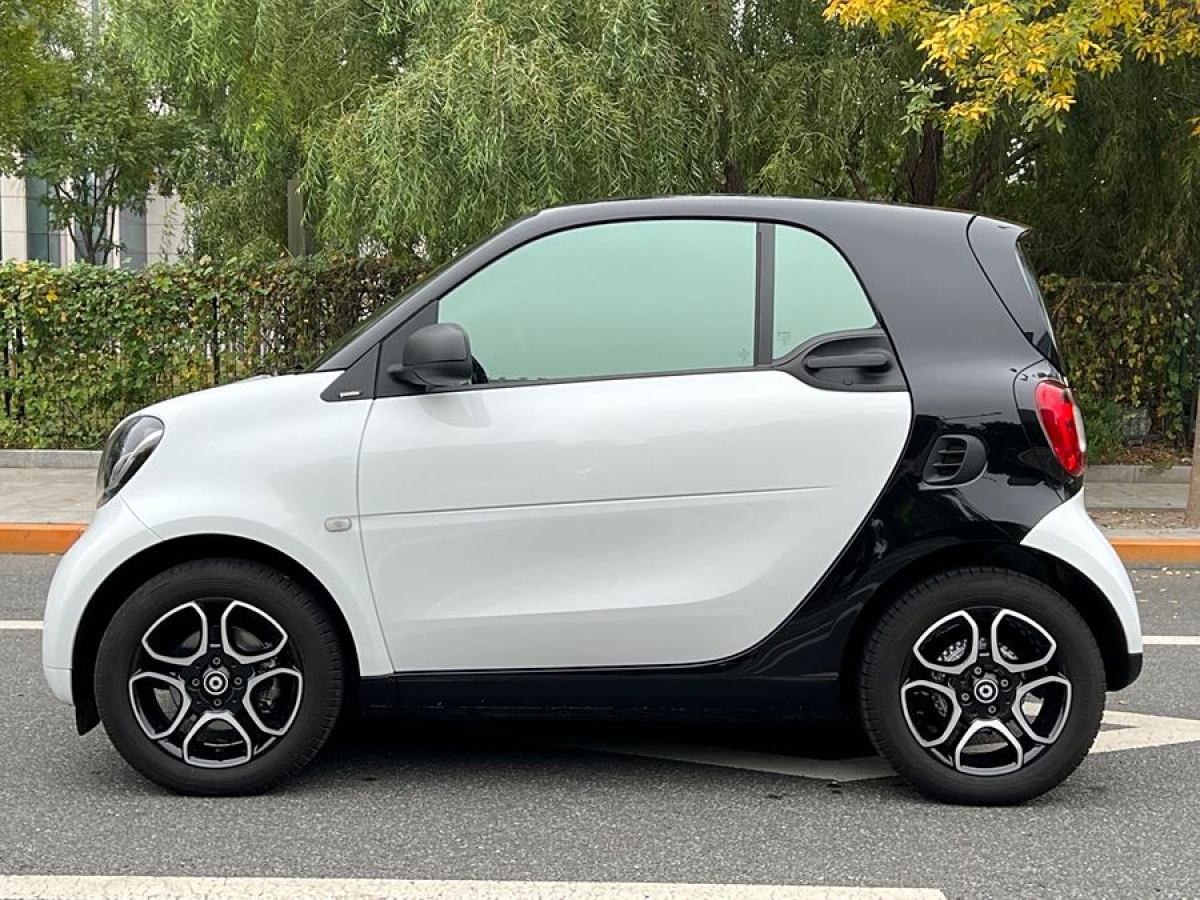 2019年10月smart fortwo  2019款 0.9T 66千瓦硬頂風(fēng)擎版 國(guó)VI