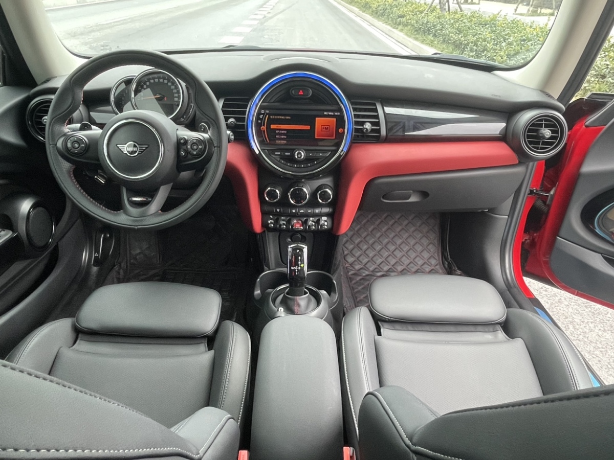 MINI MINI  2020款 2.0T COOPER S 經(jīng)典派 三門絕色版圖片