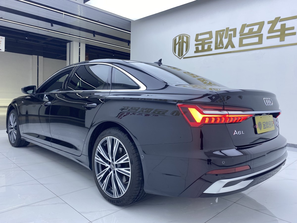 奧迪 奧迪A6L  2023款 改款 45 TFSI quattro 臻選動(dòng)感型圖片