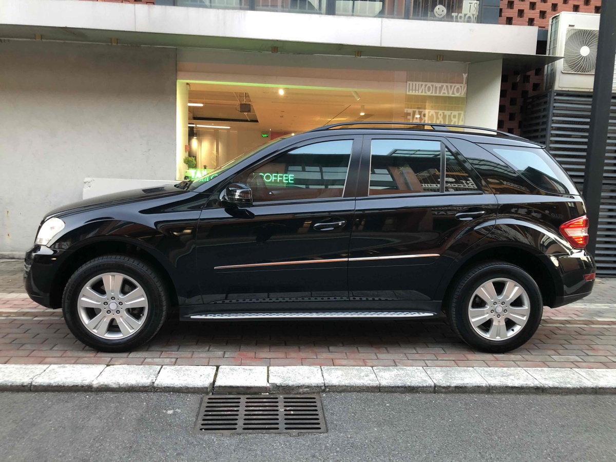 2010年12月奔馳 奔馳M級  2010款 ML 300 4MATIC