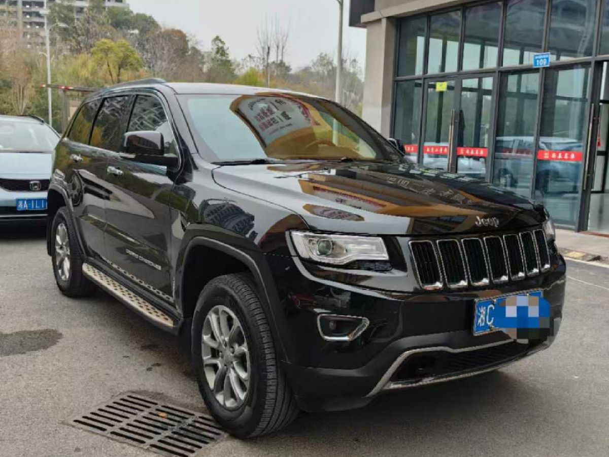 Jeep 大切諾基  2017款 3.0L 精英導(dǎo)航版圖片