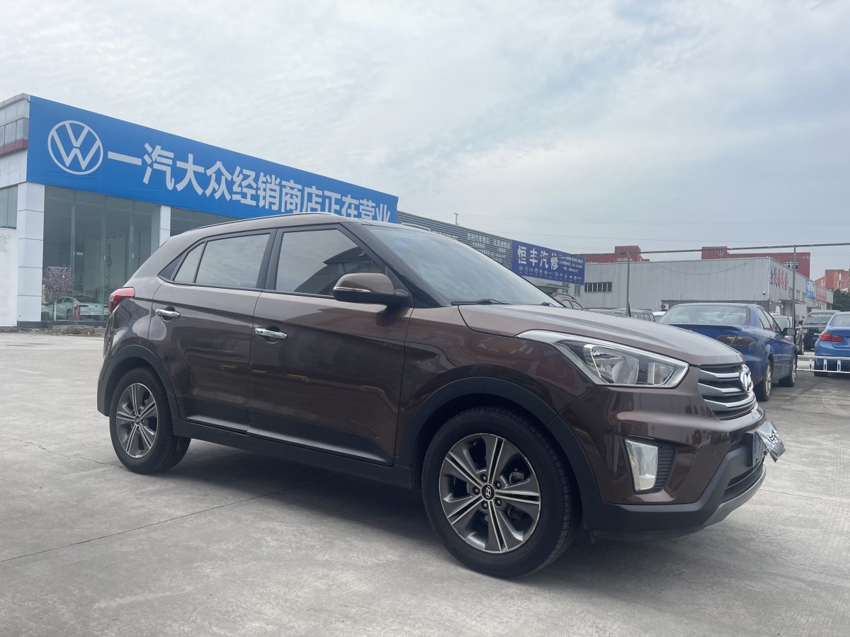 現(xiàn)代 ix25  2015款 1.6L 自動兩驅尊貴型DLX圖片