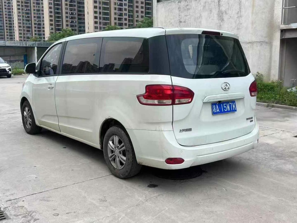 上汽大通 V80  2017款 2.5T AMT傲運通國IV長軸中頂6-10座圖片
