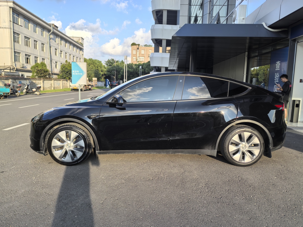 特斯拉 Model Y  2022款 后輪驅(qū)動版圖片