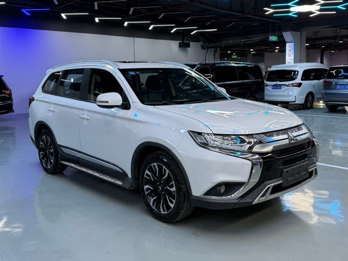 三菱 歐藍(lán)德  2019款 2.0L 兩驅(qū)暢享版 5座 國VI圖片