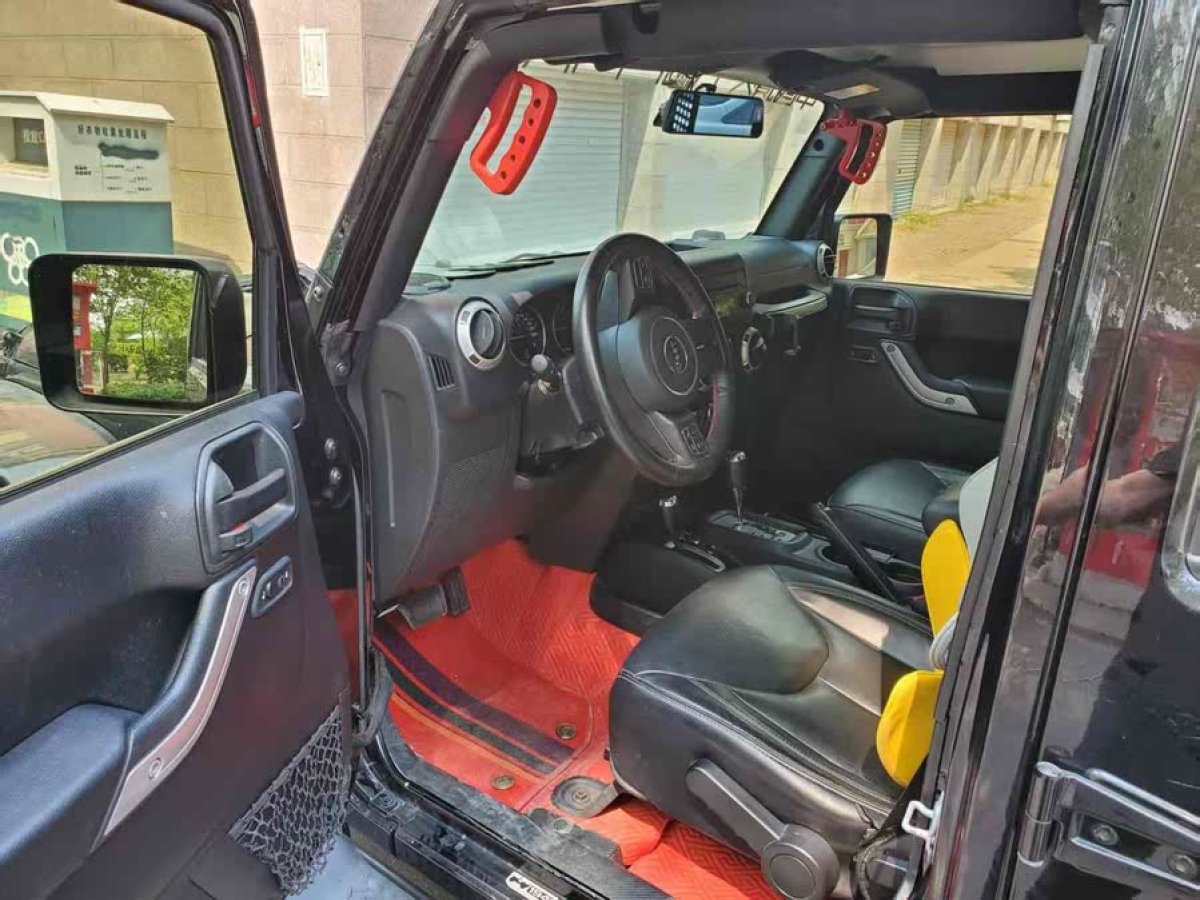 Jeep 牧馬人  2017款 3.0L Sahara 四門舒享版圖片