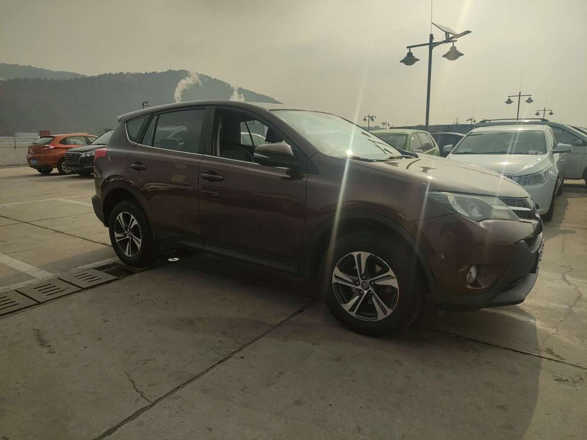 2015年6月豐田 RAV4榮放  2015款 2.0L CVT兩驅(qū)風(fēng)尚版