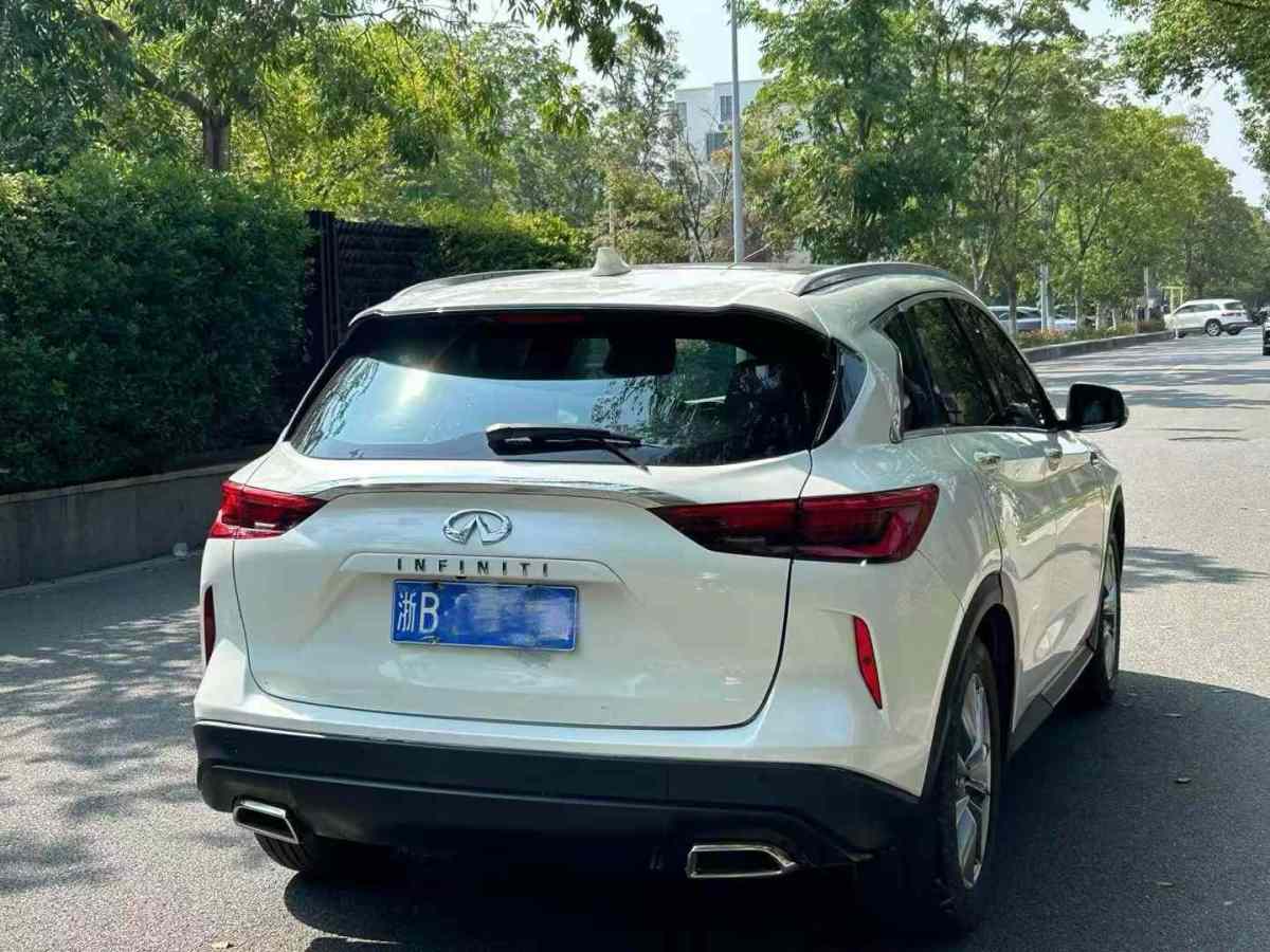 英菲尼迪 QX50  2022款 2.0T 兩驅(qū)時(shí)尚版圖片