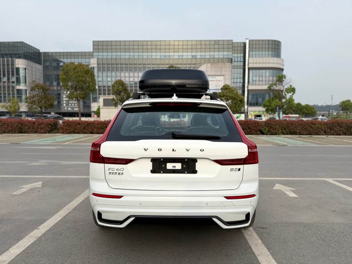 沃爾沃 XC60  2024款 B5 四驅(qū)峽灣版圖片