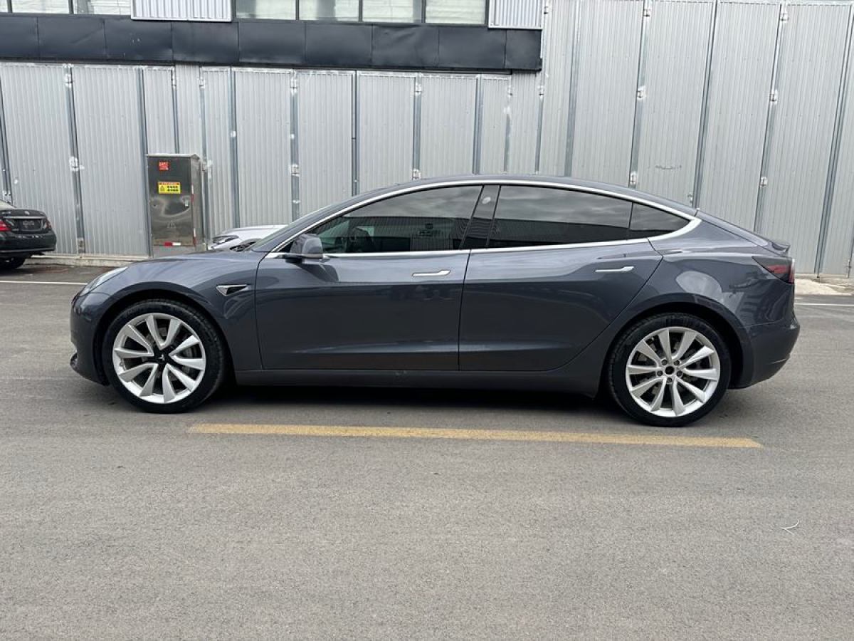 特斯拉 Model 3  2019款 標(biāo)準(zhǔn)續(xù)航后驅(qū)升級版圖片