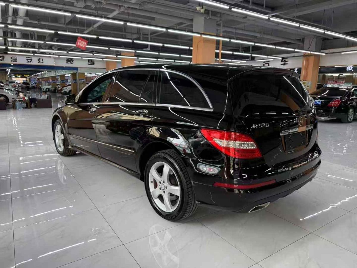 奔馳 奔馳R級(jí)  2015款 R 400 4MATIC 商務(wù)型圖片