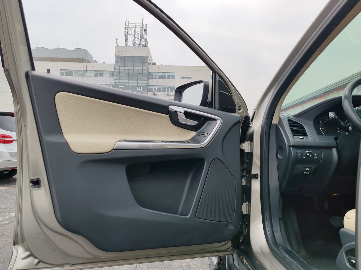沃爾沃 XC60  2013款 T5 舒適版圖片