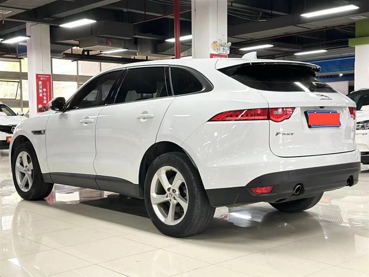 捷豹 F-PACE  2016款 2.0T 兩驅(qū)都市尊享版圖片