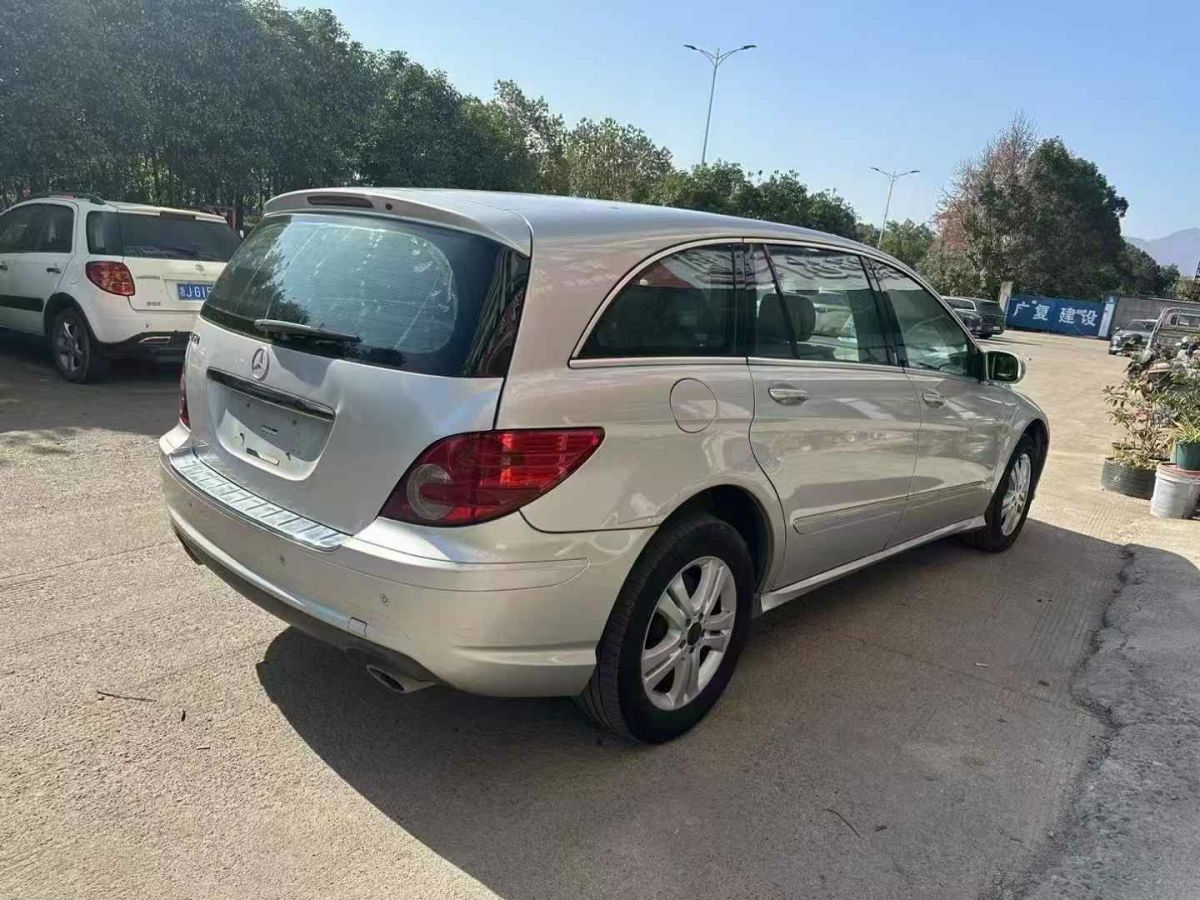 奔馳 奔馳C級(jí)AMG  2009款 AMG C 63 動(dòng)感型圖片