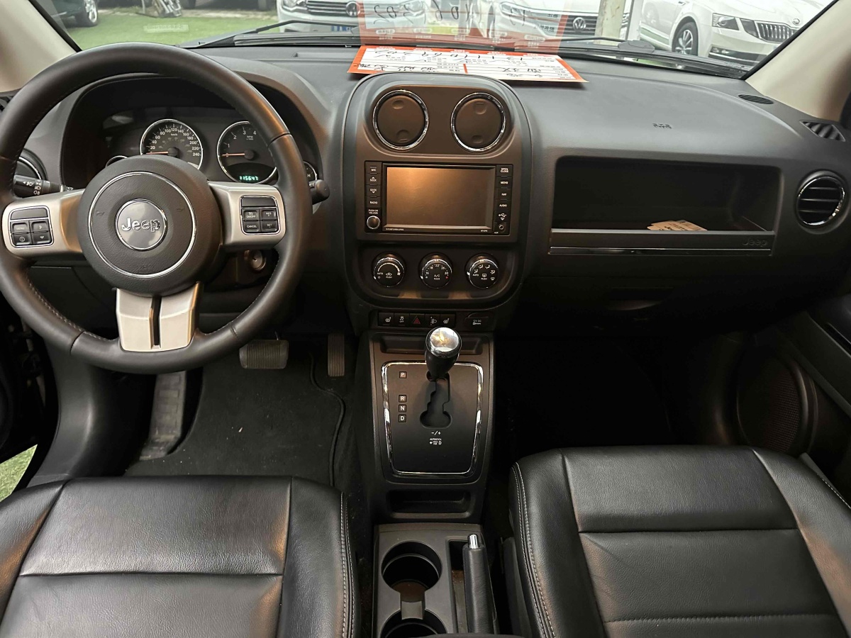 Jeep 指南者  2013款 2.4L 四驱豪华版图片