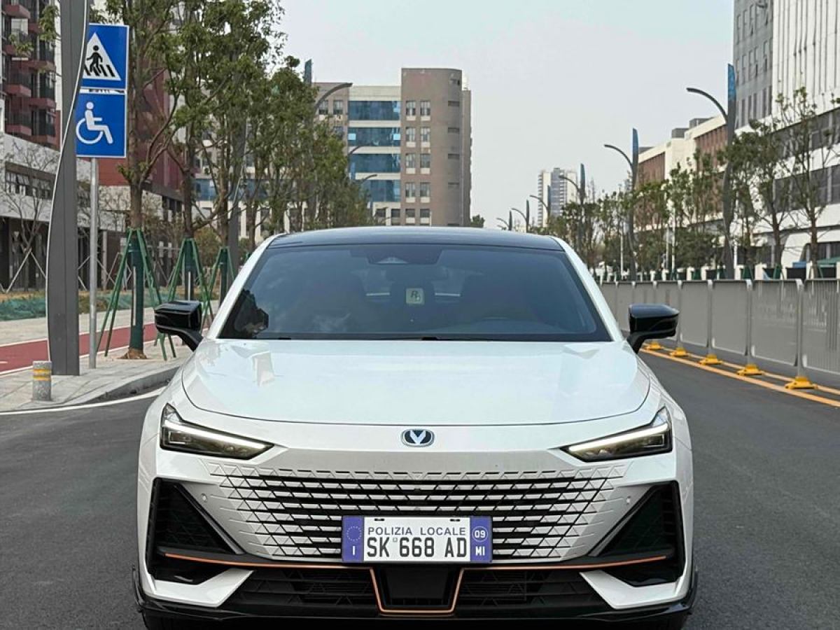 長安 長安UNI-V  2023款 1.5T 運(yùn)動(dòng)版圖片