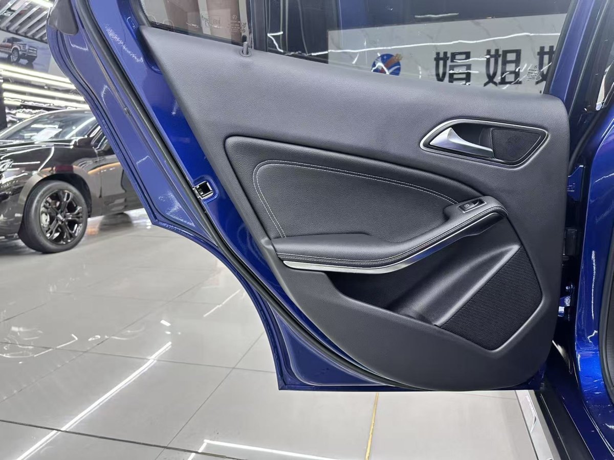 奔馳 奔馳GLA  2018款 GLA 200 動感型圖片