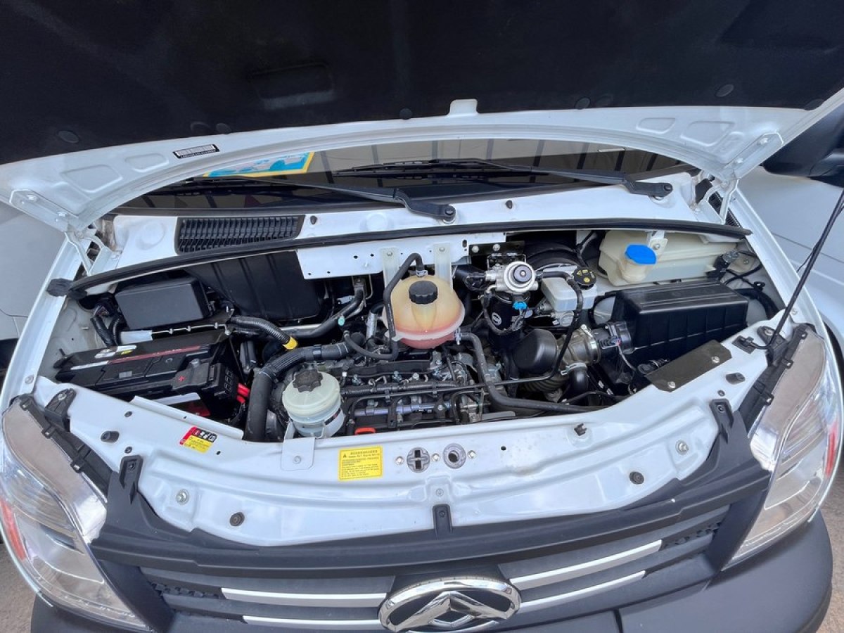上汽大通 V80  2019款 2.5T经典款AMT傲运通改款长轴中顶7座图片