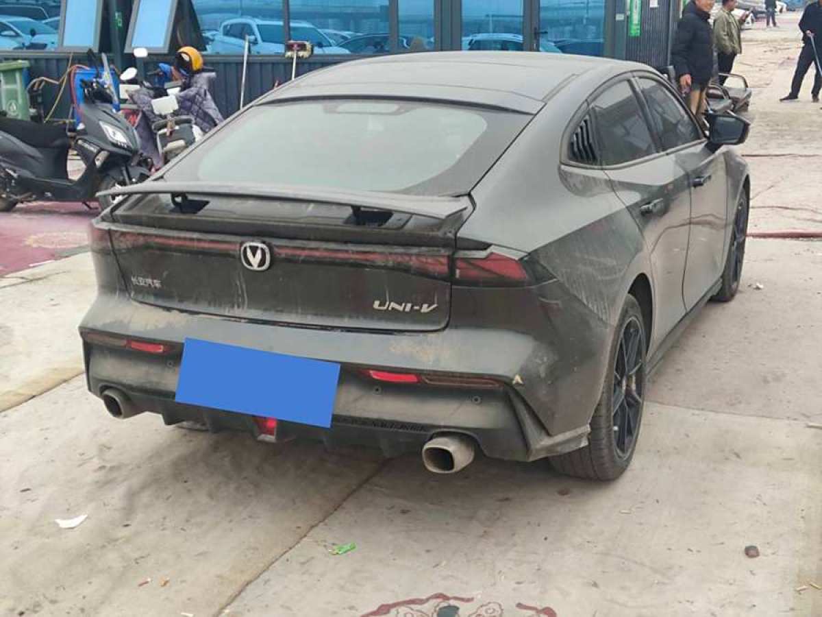 長(zhǎng)安 長(zhǎng)安UNI-V  2022款 1.5T 尊貴型圖片