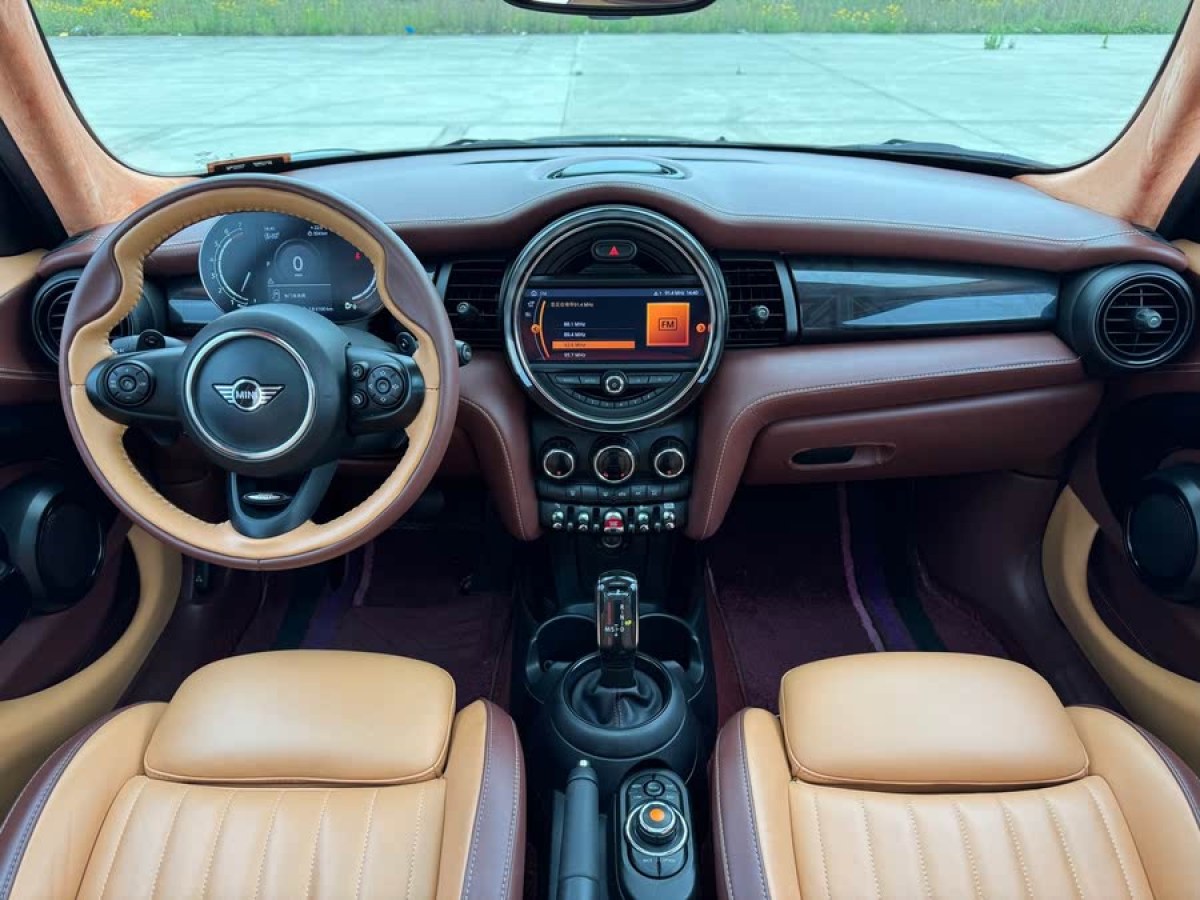 MINI MINI  2021款 2.0T COOPER S 經(jīng)典派 五門版圖片