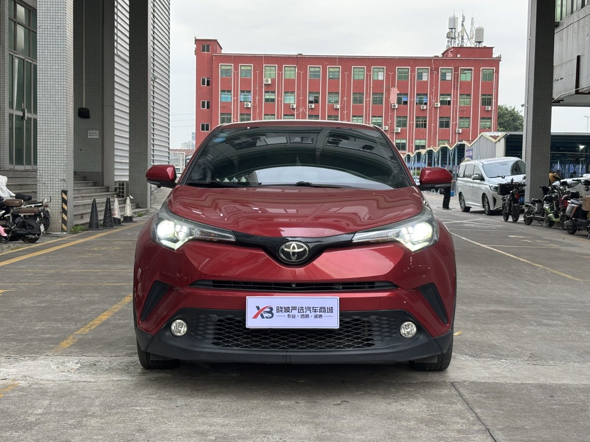 豐田 C-HR  2018款 2.0L 領(lǐng)先天窗版 國(guó)V圖片