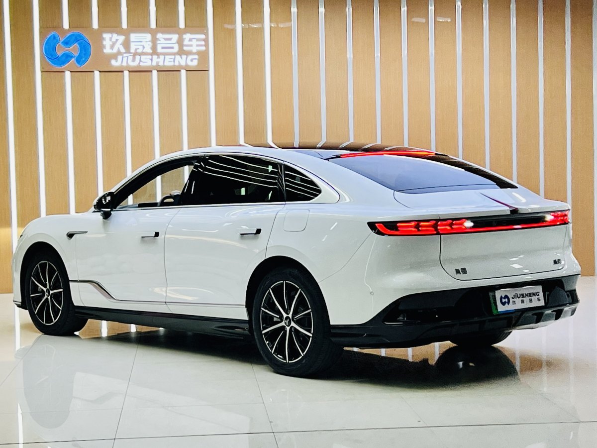 嵐圖 嵐圖追光  2024款 PHEV 四驅(qū)超長(zhǎng)續(xù)航行政版圖片