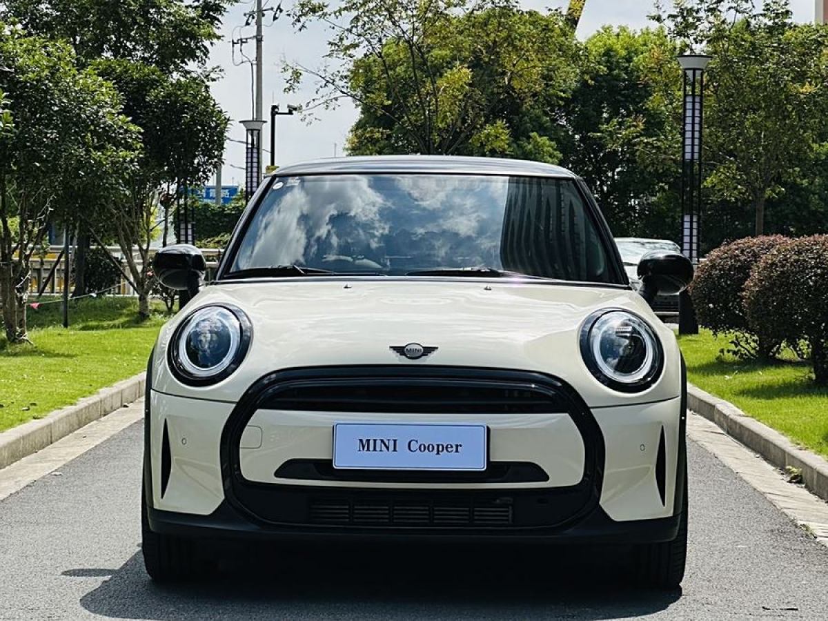 2022年8月MINI MINI  2023款 改款 1.5T COOPER 藝術(shù)家