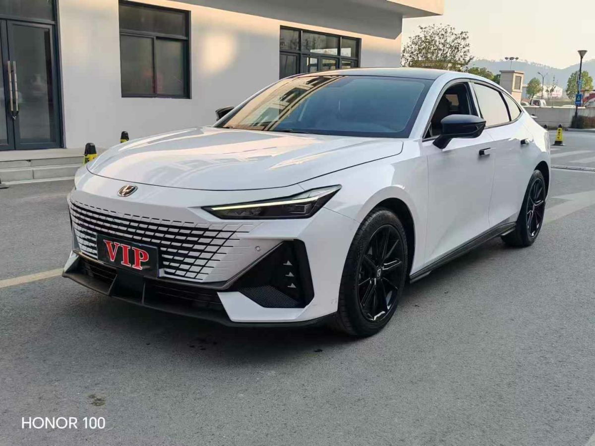 長安 長安UNI-V  2023款 1.5T 尊享型圖片