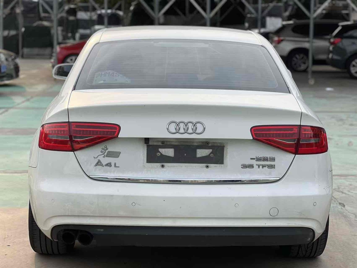 2015年8月奧迪 奧迪A4L  2015款 35 TFSI 自動標(biāo)準(zhǔn)型