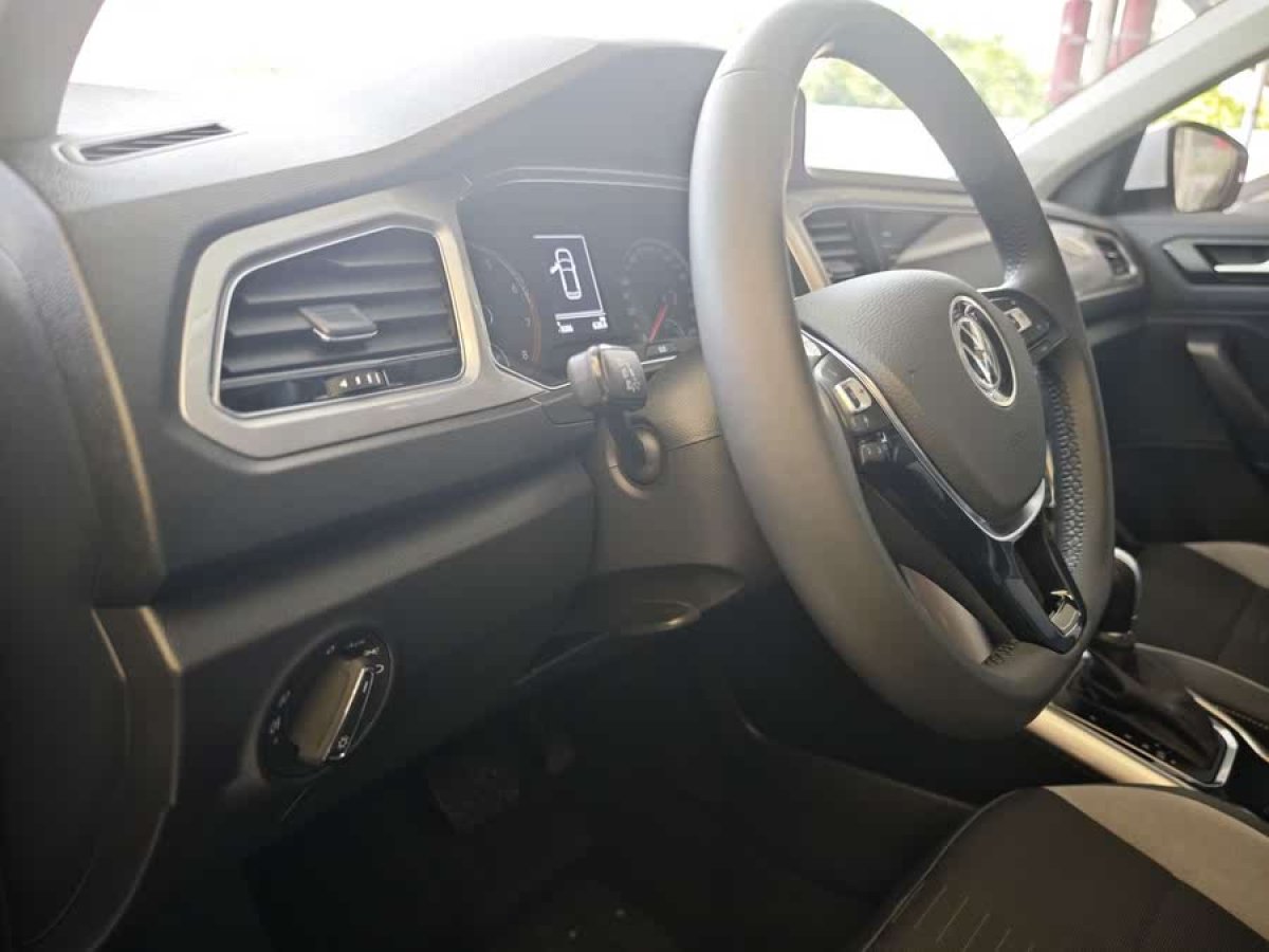 大眾 T-ROC探歌  2021款 改款 280TSI DSG兩驅(qū)舒適智聯(lián)版圖片