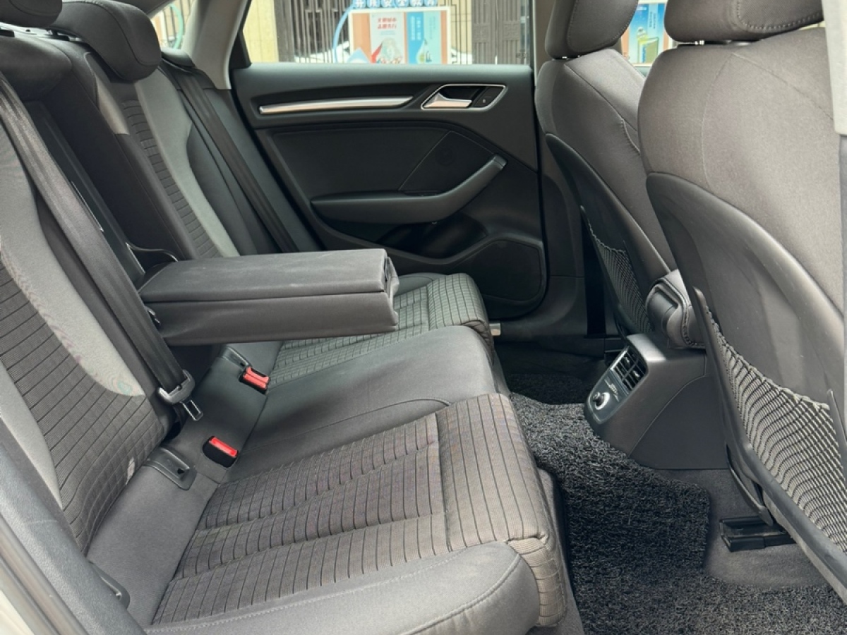 奥迪 奥迪A3  2018款 30周年年型 Limousine 35 TFSI 运动型图片