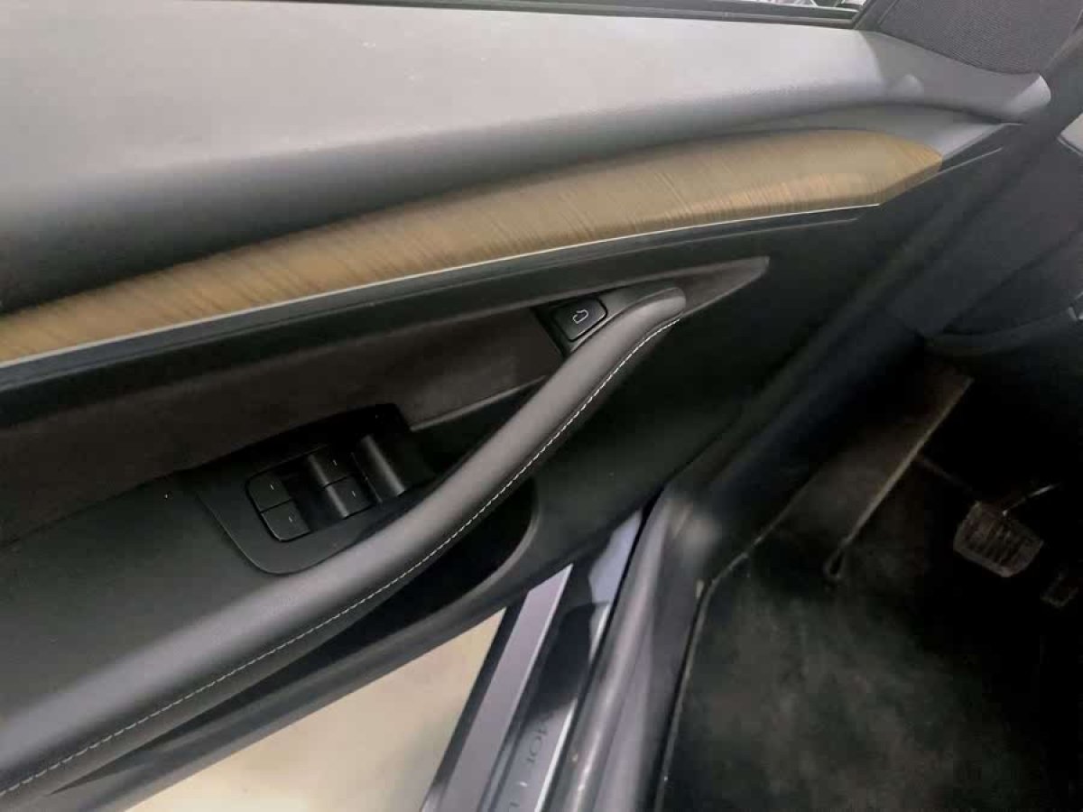 特斯拉 Model Y  2021款 標準續(xù)航后驅(qū)版圖片