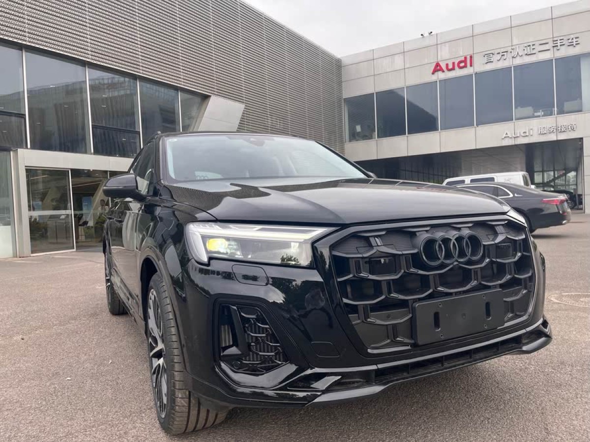 奧迪 奧迪Q7  2025款 55 TFSI quattro S line黑武士型圖片