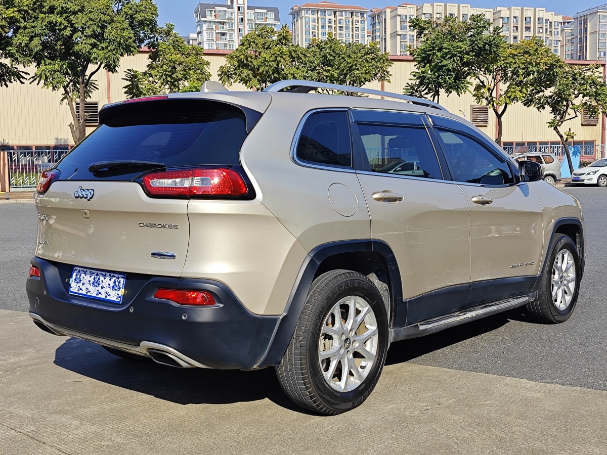 Jeep 自由光  2016款 2.4L 專業(yè)版圖片