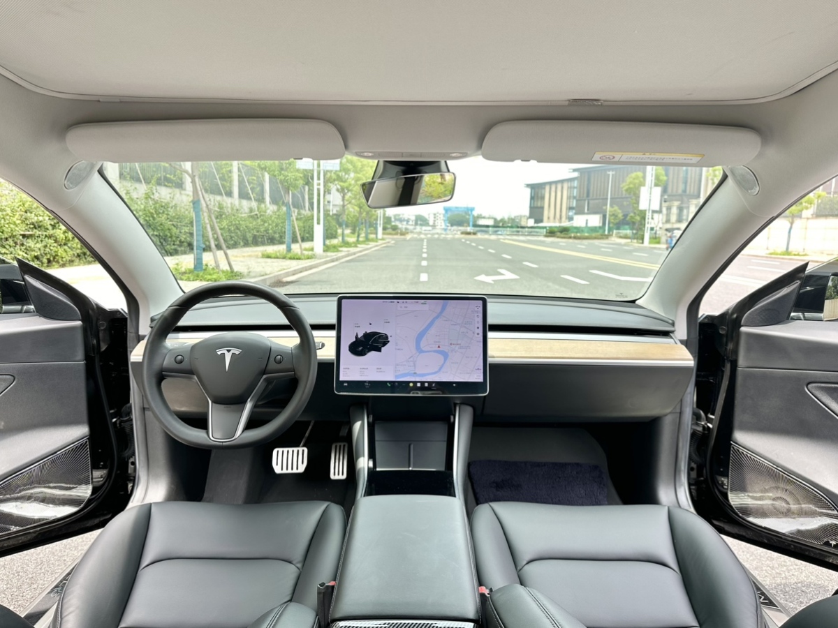 特斯拉 Model 3  2020款 改款 標(biāo)準(zhǔn)續(xù)航后驅(qū)升級版圖片