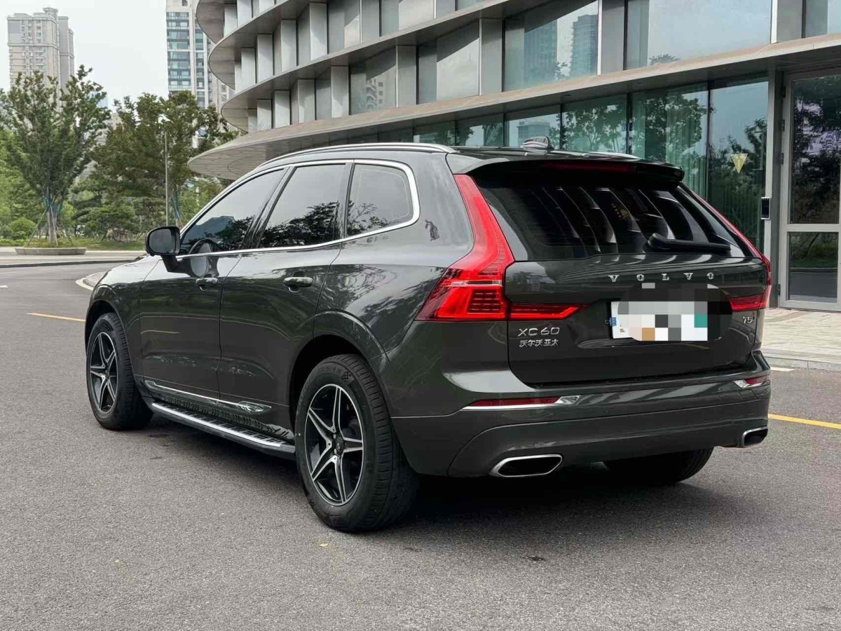 2021年4月沃爾沃 XC60  2021款 T5 四驅(qū)智逸豪華版