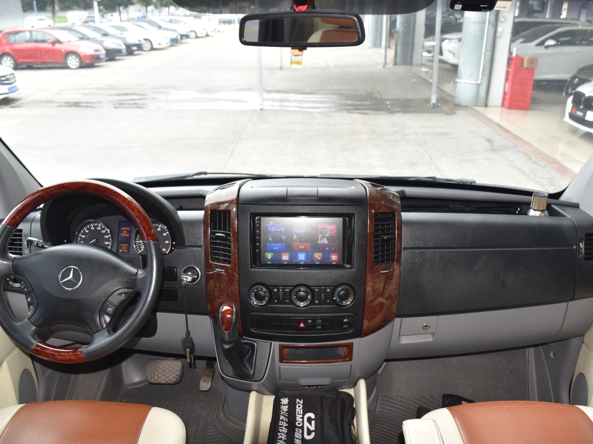 奔驰 凌特  2012款 2.1T尊旅 中轴版图片