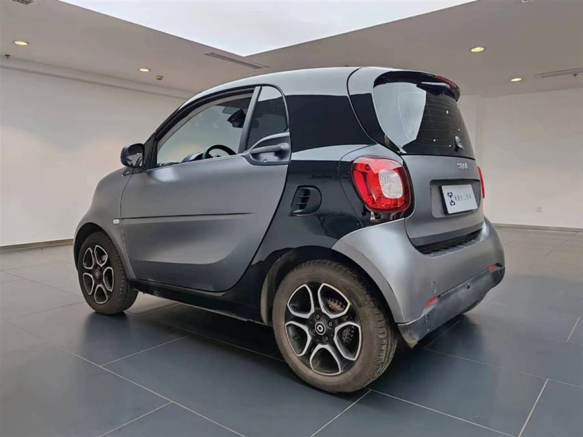 smart fortwo  2019款 0.9T 66千瓦硬頂風(fēng)擎版 國VI圖片