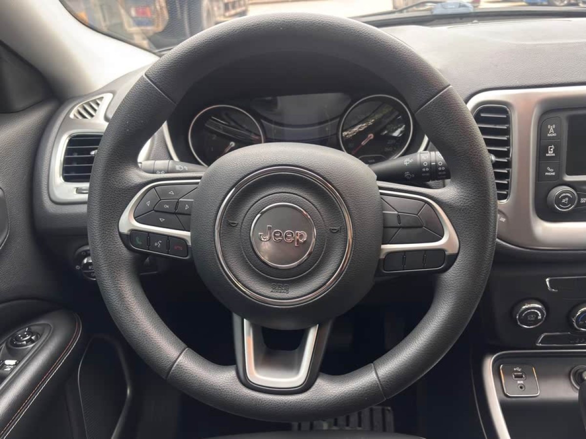 Jeep 指南者  2017款 200T 自動(dòng)舒享版圖片