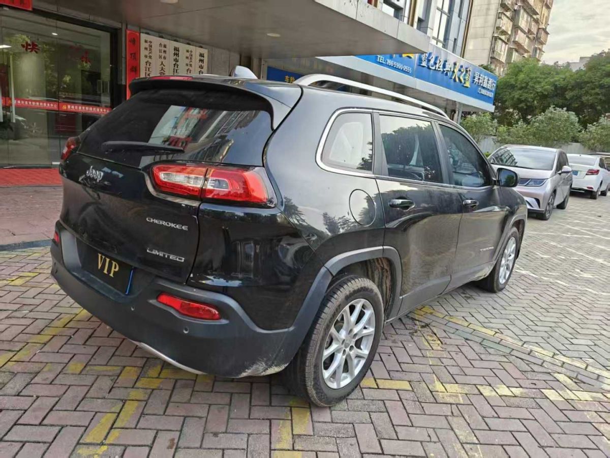 Jeep 自由俠  2018款 互聯(lián)大屏版 180T 自動智能版圖片