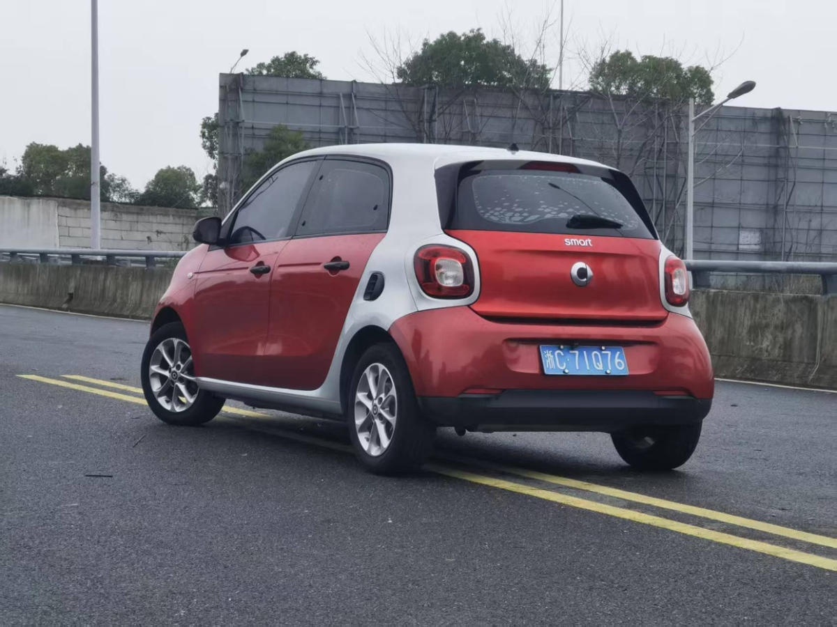 smart forfour  2016款 1.0L 52千瓦激情版圖片