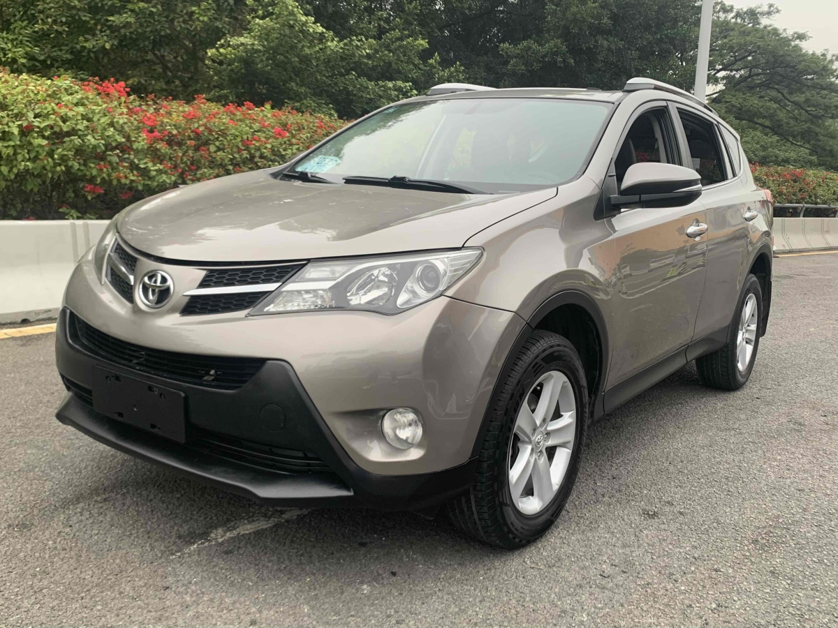 2014年7月豐田 RAV4  2016款 榮放 2.0L CVT四驅(qū)新銳版