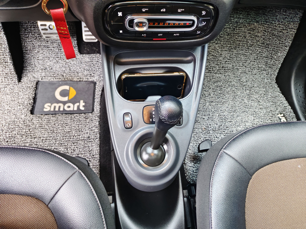 2018年10月smart forfour  2018款 0.9T 66千瓦風(fēng)尚型